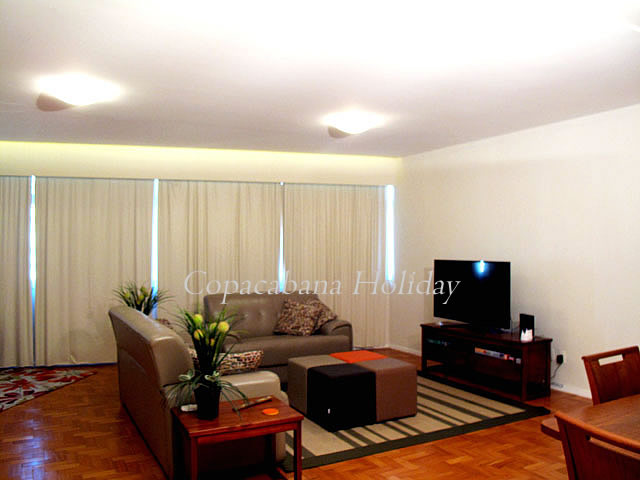 Rio de Janeiro, apartamento sala e trs quartos em Copacabana para aluguel por temporada.